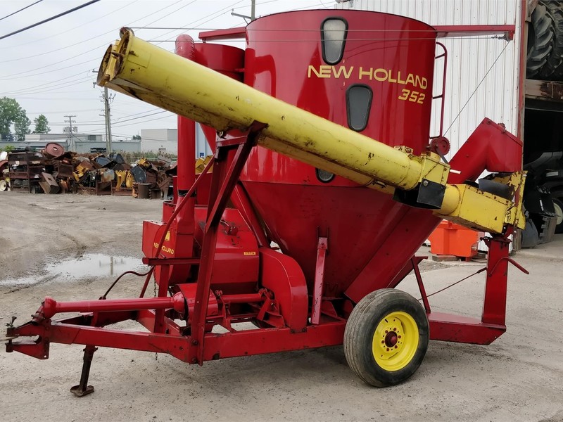 New Holland 352 Grinders and Mixer Chesterfield, Michigan Machinery
