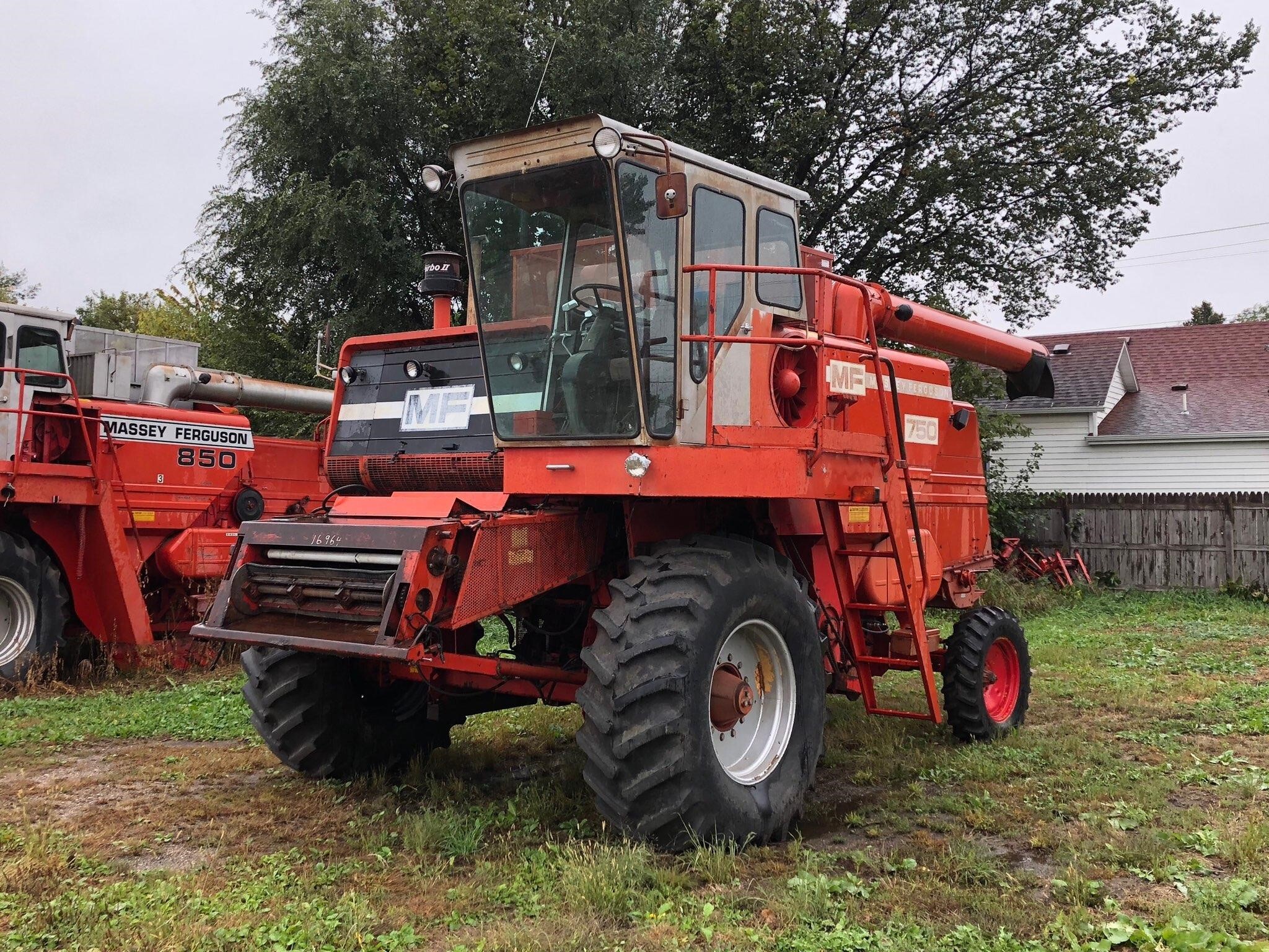 1979 Massey Ferguson 750 Combine 4,000 Machinery Pete