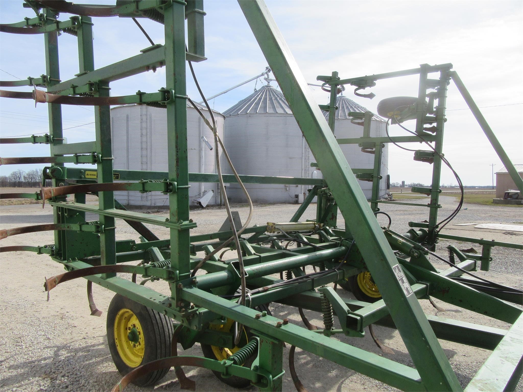 John Deere 1000 Field Cultivator 3,000 Machinery Pete