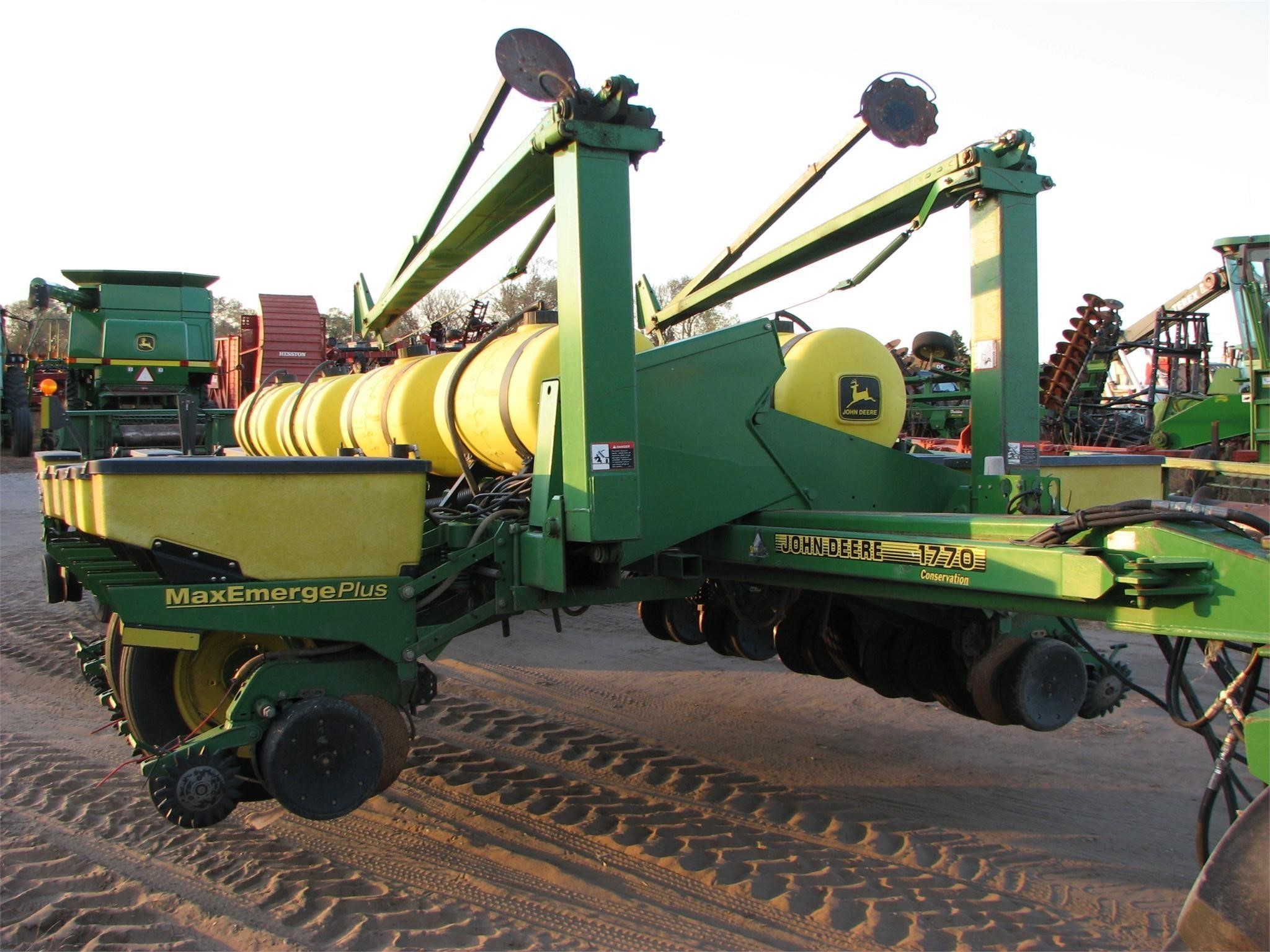 2000 John Deere 1770 Planter 19,500 Machinery Pete