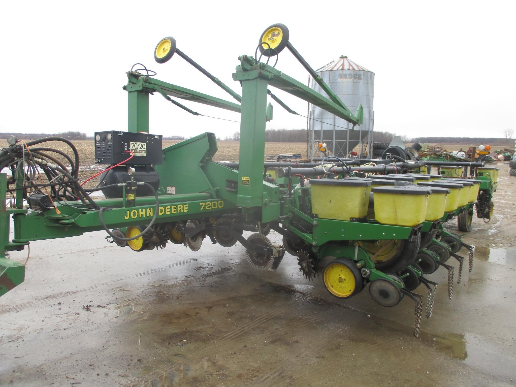 1999 John Deere 7200 Planter Hubbardston, Michigan 25,000