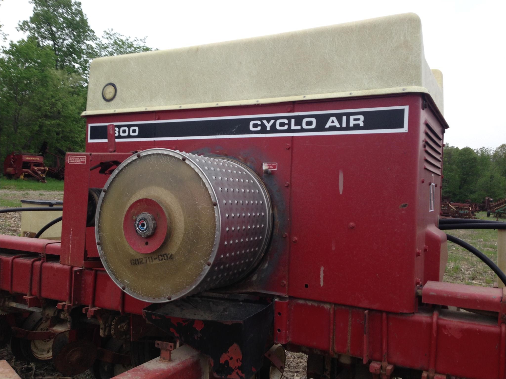 International Harvester 800 Cyclo Air Planter 2,200 Machinery Pete