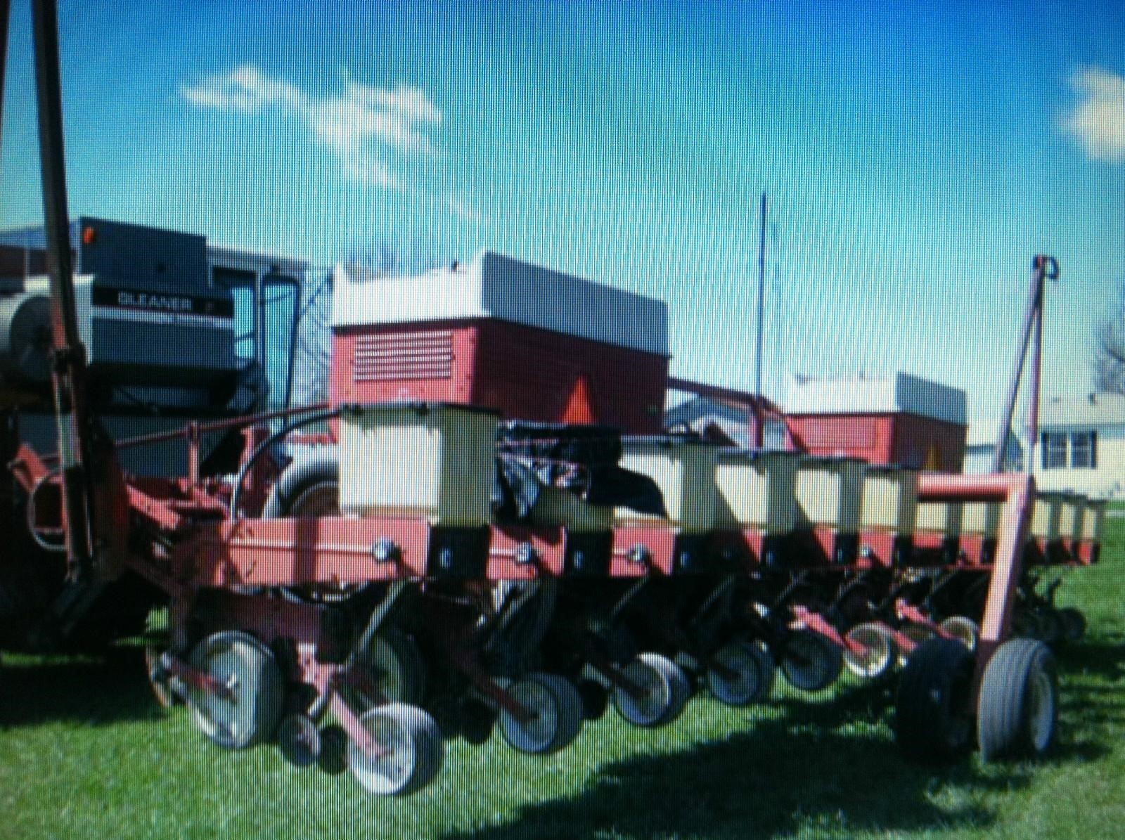 International Harvester 800 Cyclo Air Planter 3,200 Machinery Pete