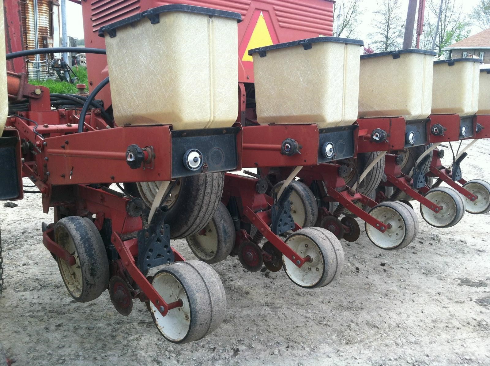 International Harvester 800 Cyclo Air Planter 3,200 Machinery Pete