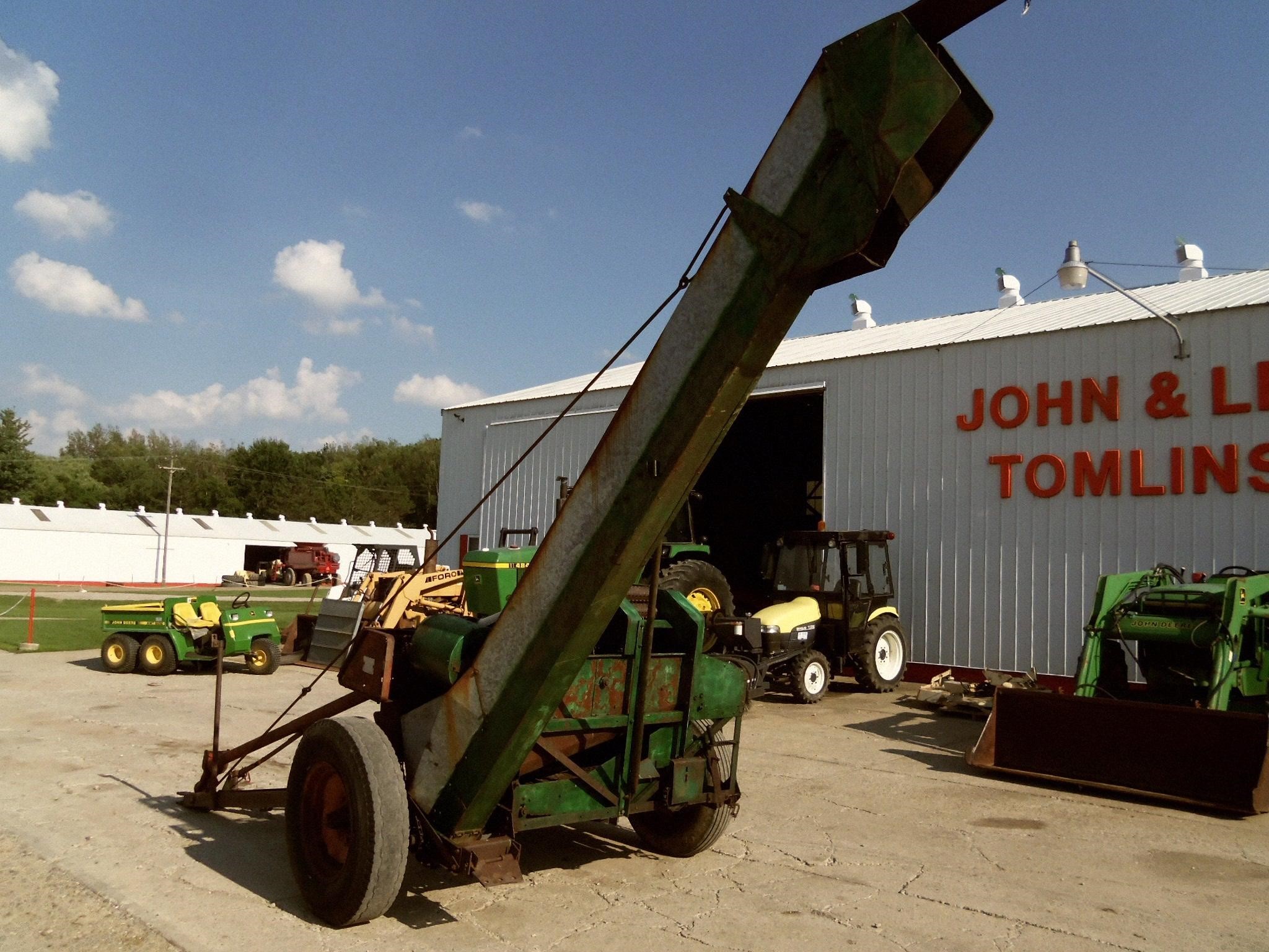 New Idea 310 Corn Picker 2,900 Machinery Pete