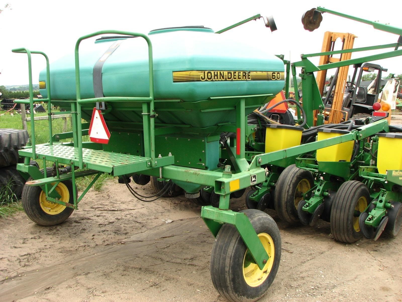 1998 John Deere 1760 Planter 16,000 Machinery Pete