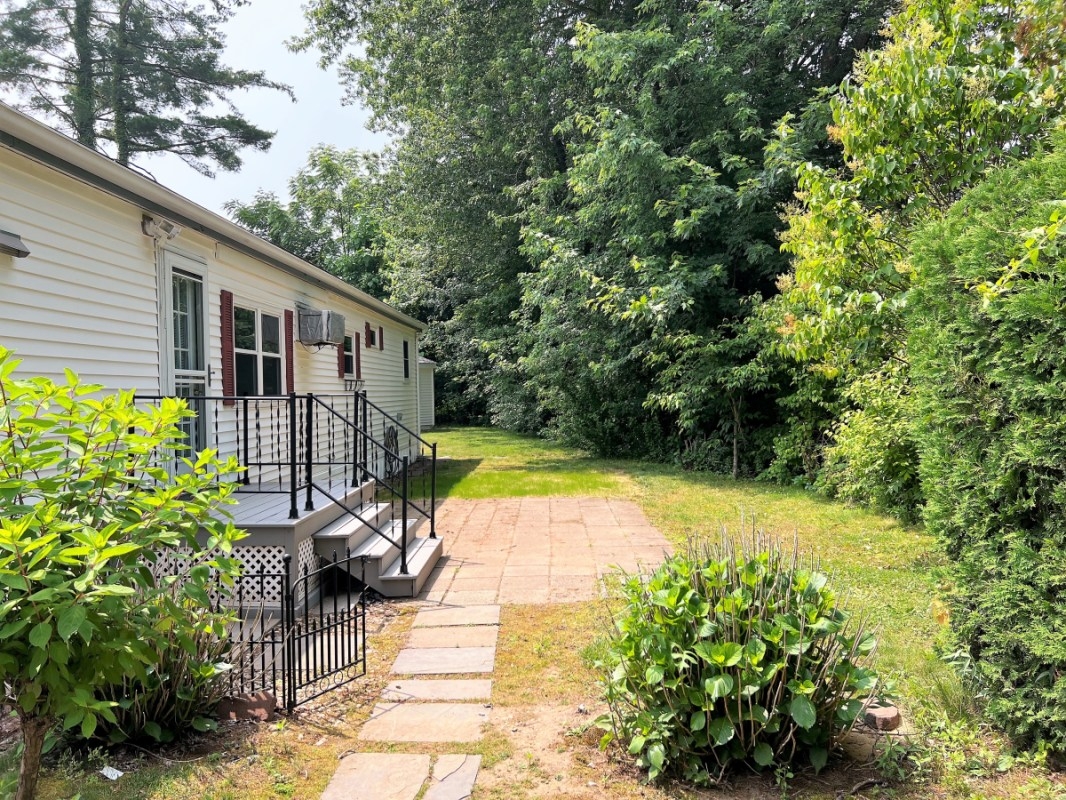 Home Sales FHL Forest Hill 11 Town Line Road , Southington, Connecticut