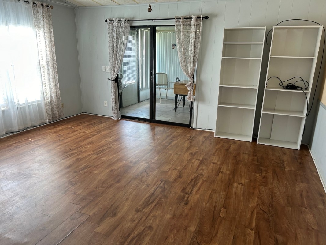 Home Sales SLE Sunlake Estates 1180 LAKE DRIVE , Grand Island, Florida