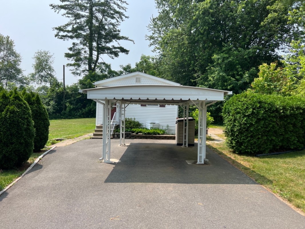 Home Sales FHL Forest Hill 11 Town Line Road , Southington, Connecticut