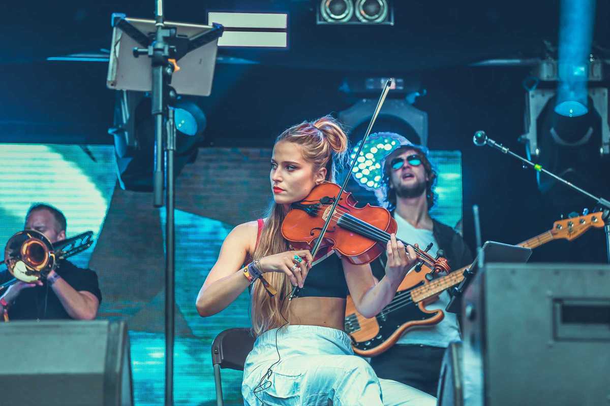 Orchestral Rendition of Dr. Dre 2001, Barcelona Miniguide