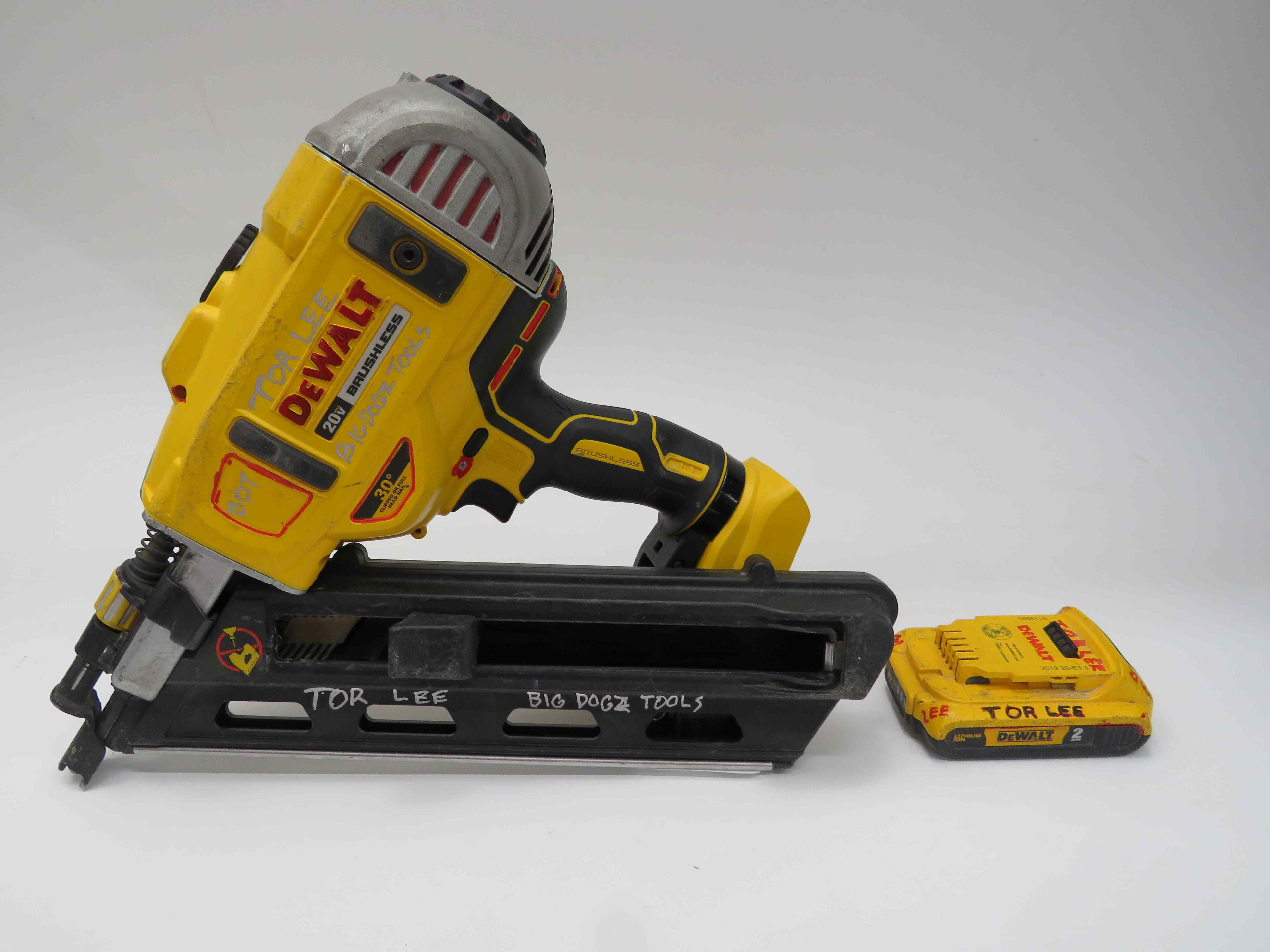 DeWalt DCN692 Cordless PaperTape Brushless Framing Nailer 9079