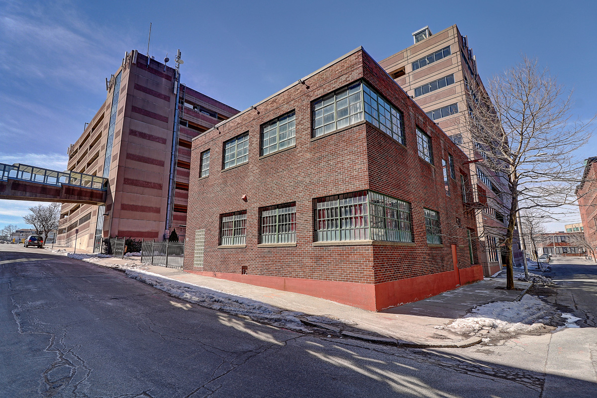 Multifamily apartment building sells for 995K in Providence