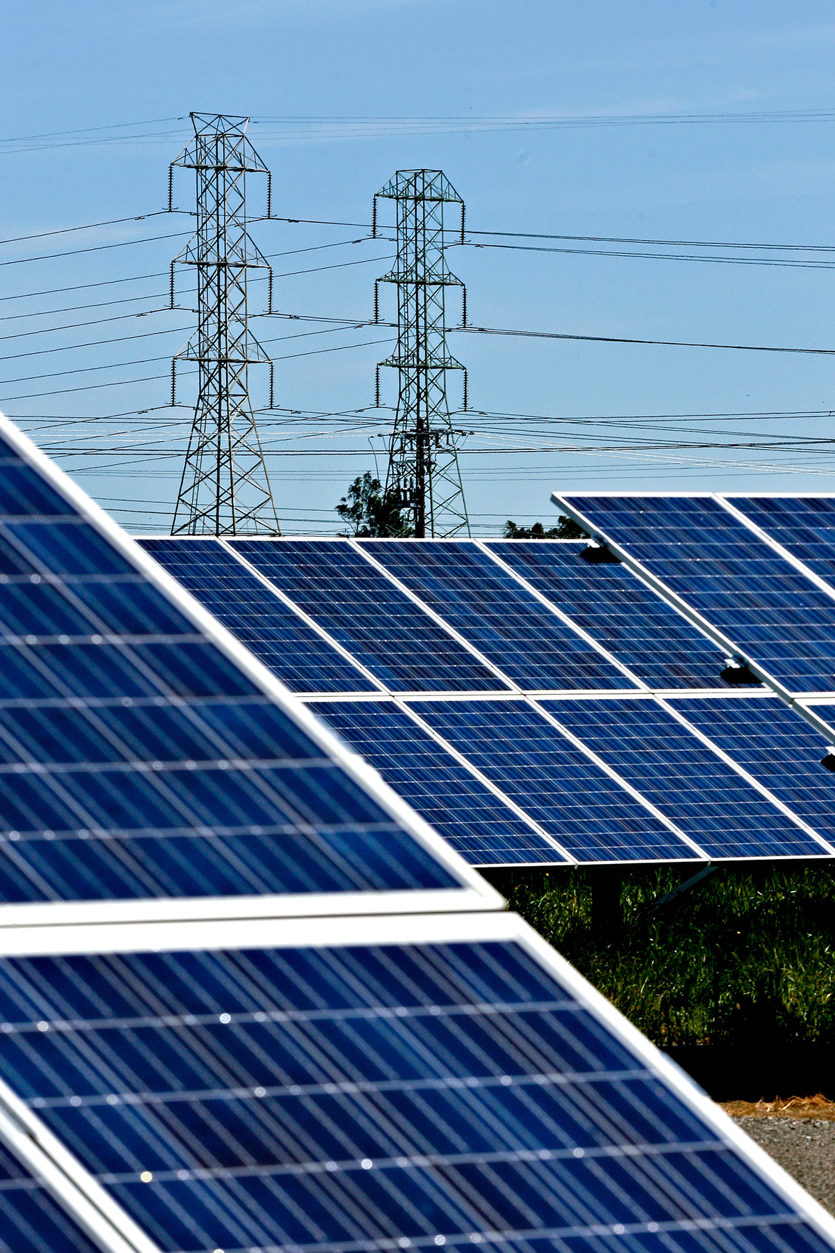 Mixed signals on solar expansion