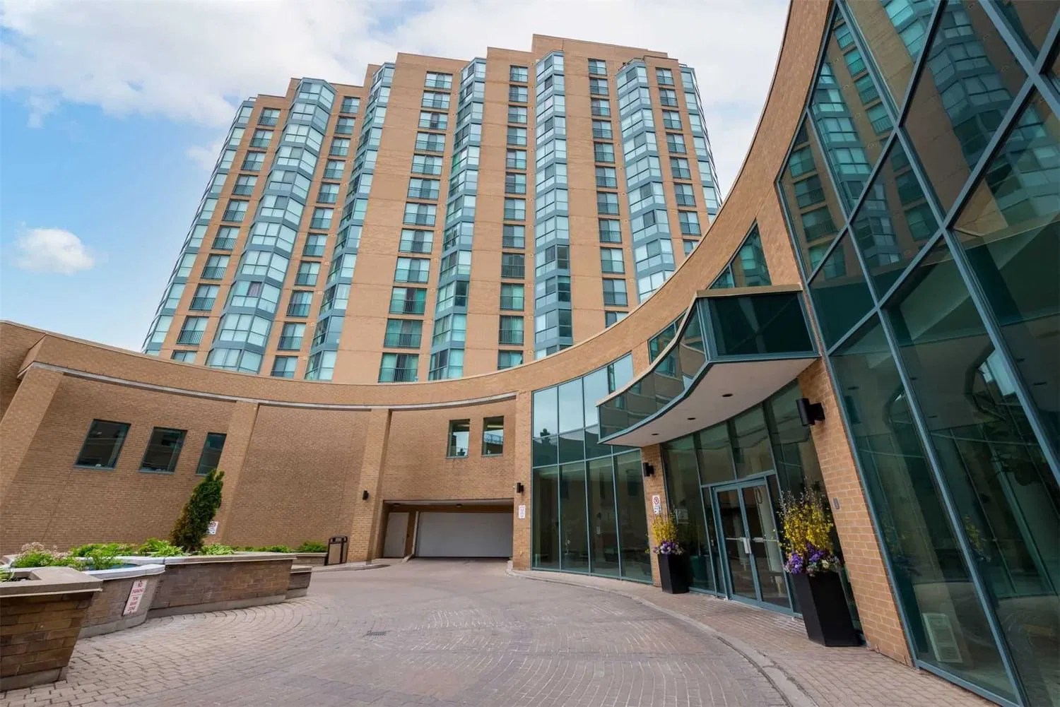 Bayshore Landing II 140 Dunlop St E Prices & Floor Plans