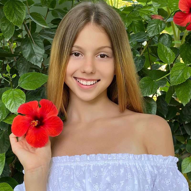 Mari Kruchkova - Puzzle Factory - EroFound