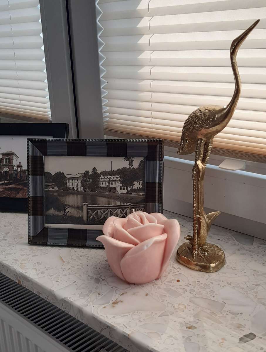 window sill with decorations online puzzle