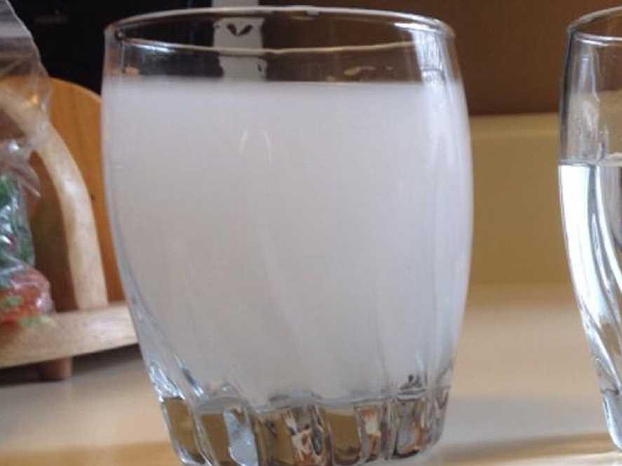 Two College Roommates Held A Bottled Water Taste Test
