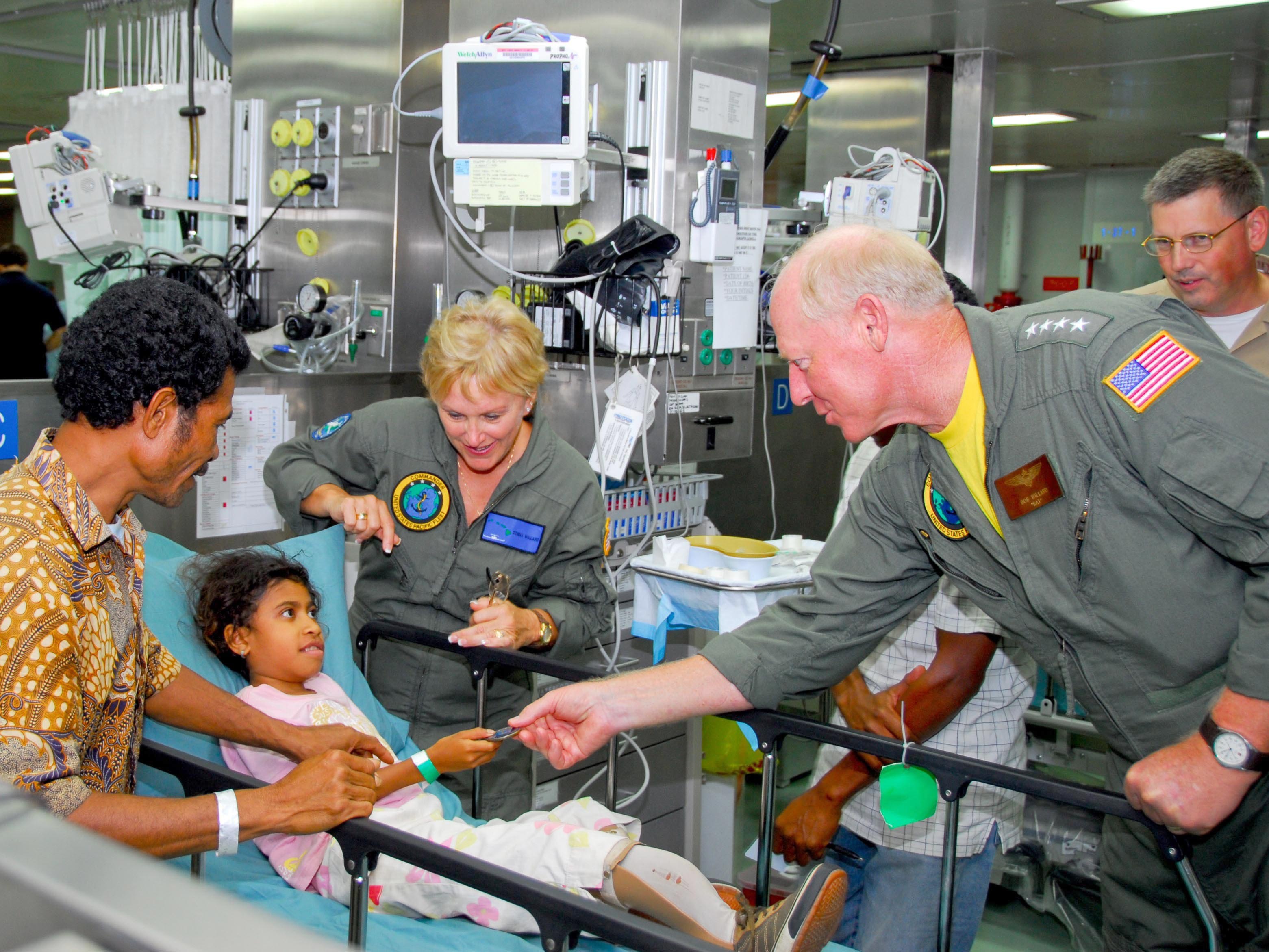 22 photos of the incredible floating hospital that can care for 1,000