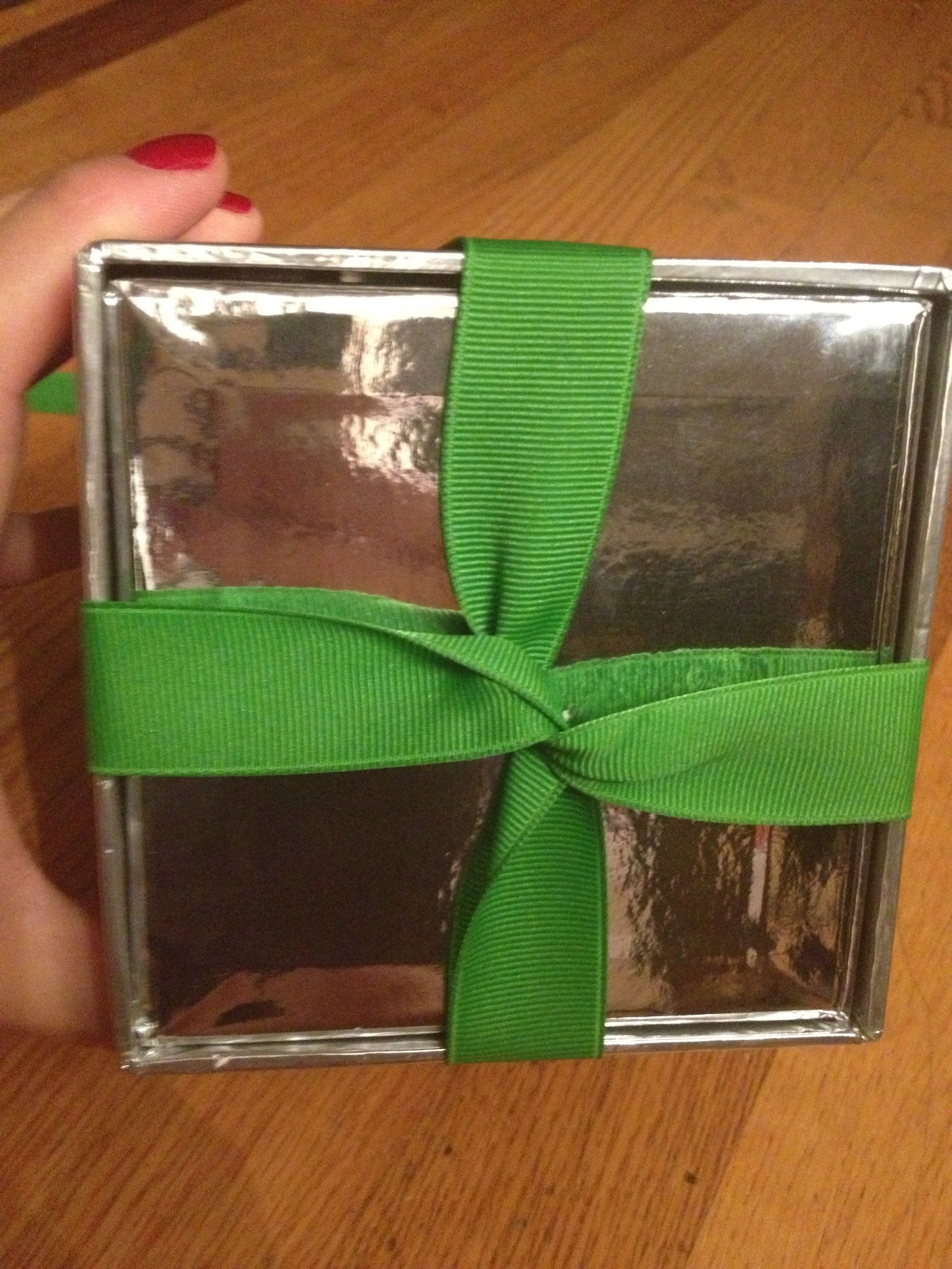 How To Tie A Bow With Ribbon On A Box