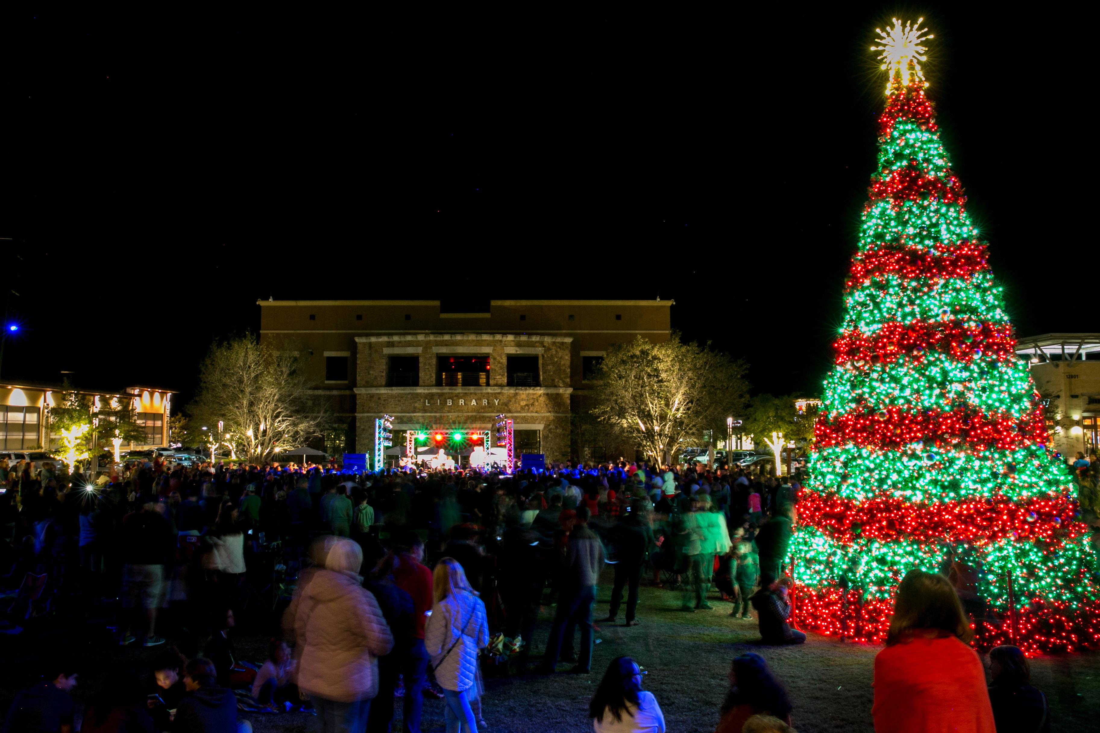 Hill Country Galleria Christmas Tree Lighting 2022 Where To Visit Christmas Light Shows In Austin