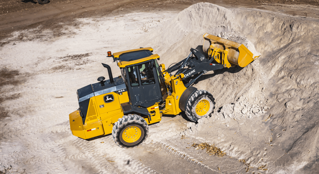 John Deere lança PáCarregadeira 444G preparada para atender as mais
