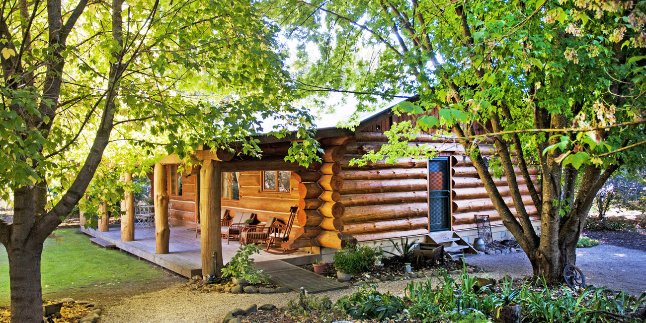 Tewksbury Lodge Canadian Style Log Cabin Cabin for Rent in