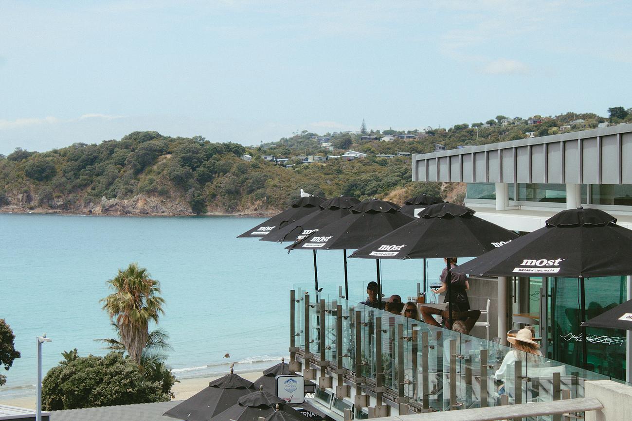 Black Bach On Burrell Beach house for Rent in Oneroa, Waiheke Island, NZ Riparide