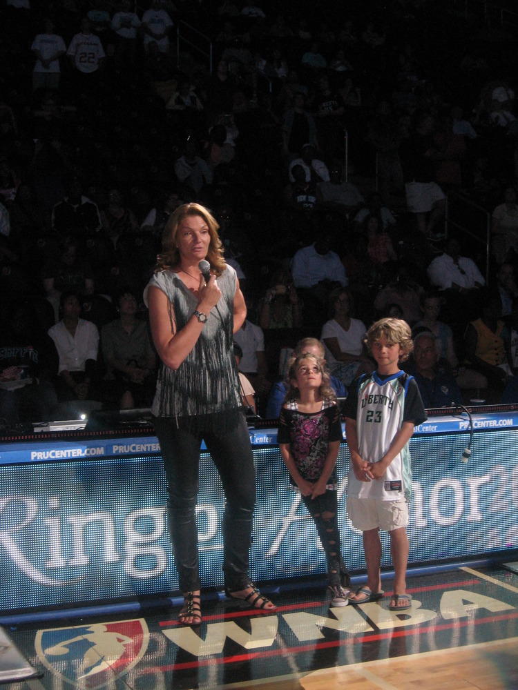 Photo Essay New York Liberty Hang On To Beat Washington Mystics After