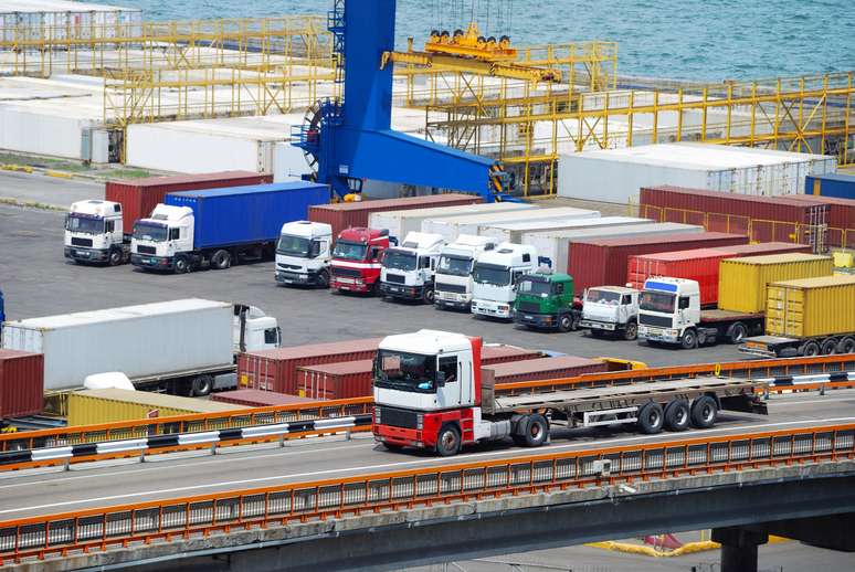 SIC Code 423 Trucking terminal facilities