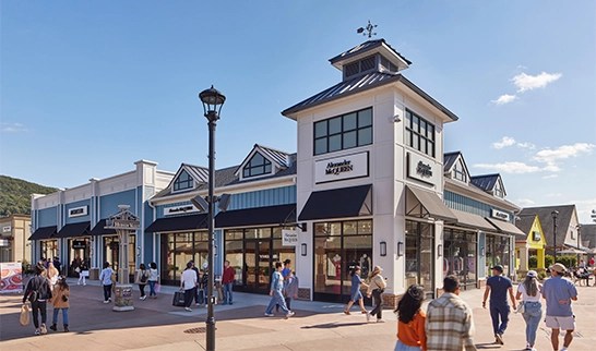 Journeys at Denver Premium Outlets® - A Shopping Center in Thornton, CO