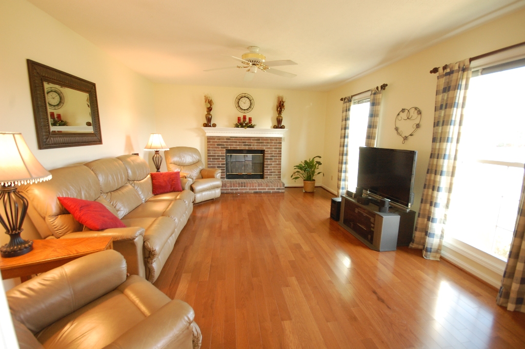 12346 Spring Meadow Drive Louisville, Kentucky 40299 Home for Sale