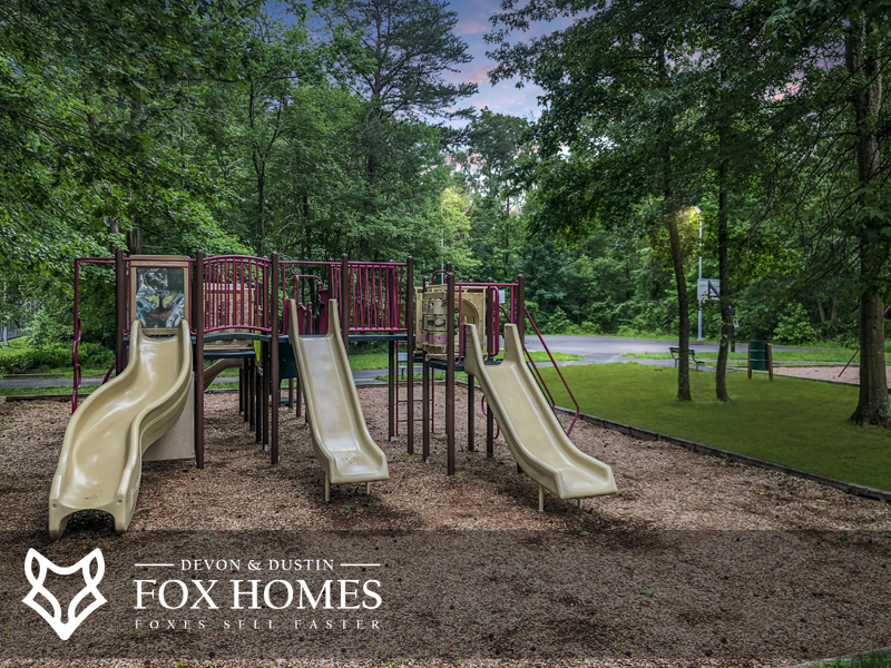 Country Club Manor & Chalet Woods Real Estate Homes for Sale in