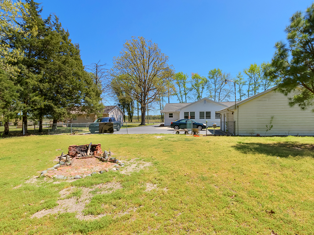 County Seat Highway Home Conveniently Rests Between Laurel and