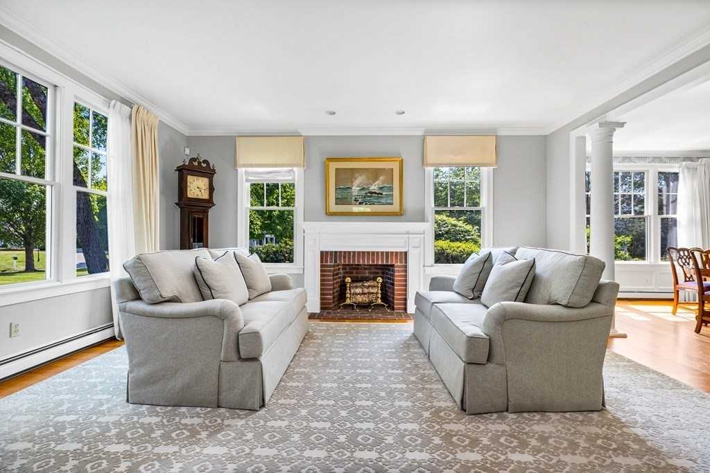 33 Maryknoll Dr, Hingham