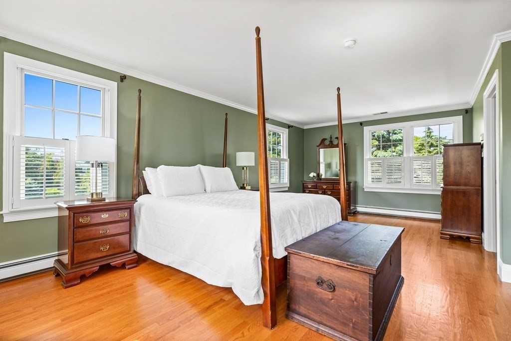 33 Maryknoll Dr, Hingham