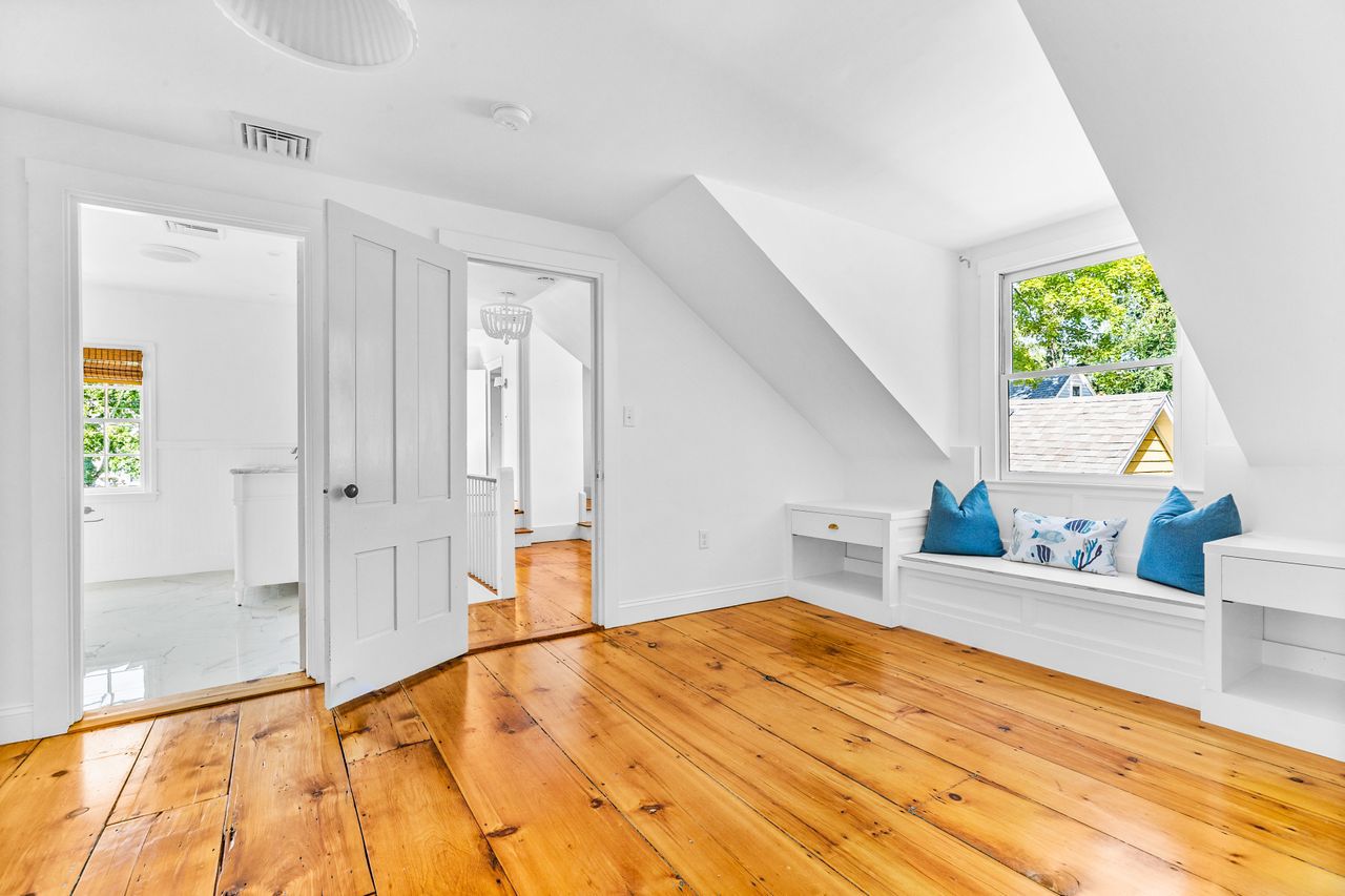 640 Main St, Hingham