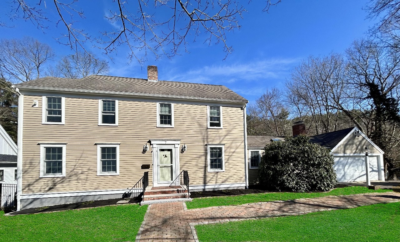 Hingham MA Homes for Sale,7 Pioneer Rd, Hingham MA 02043