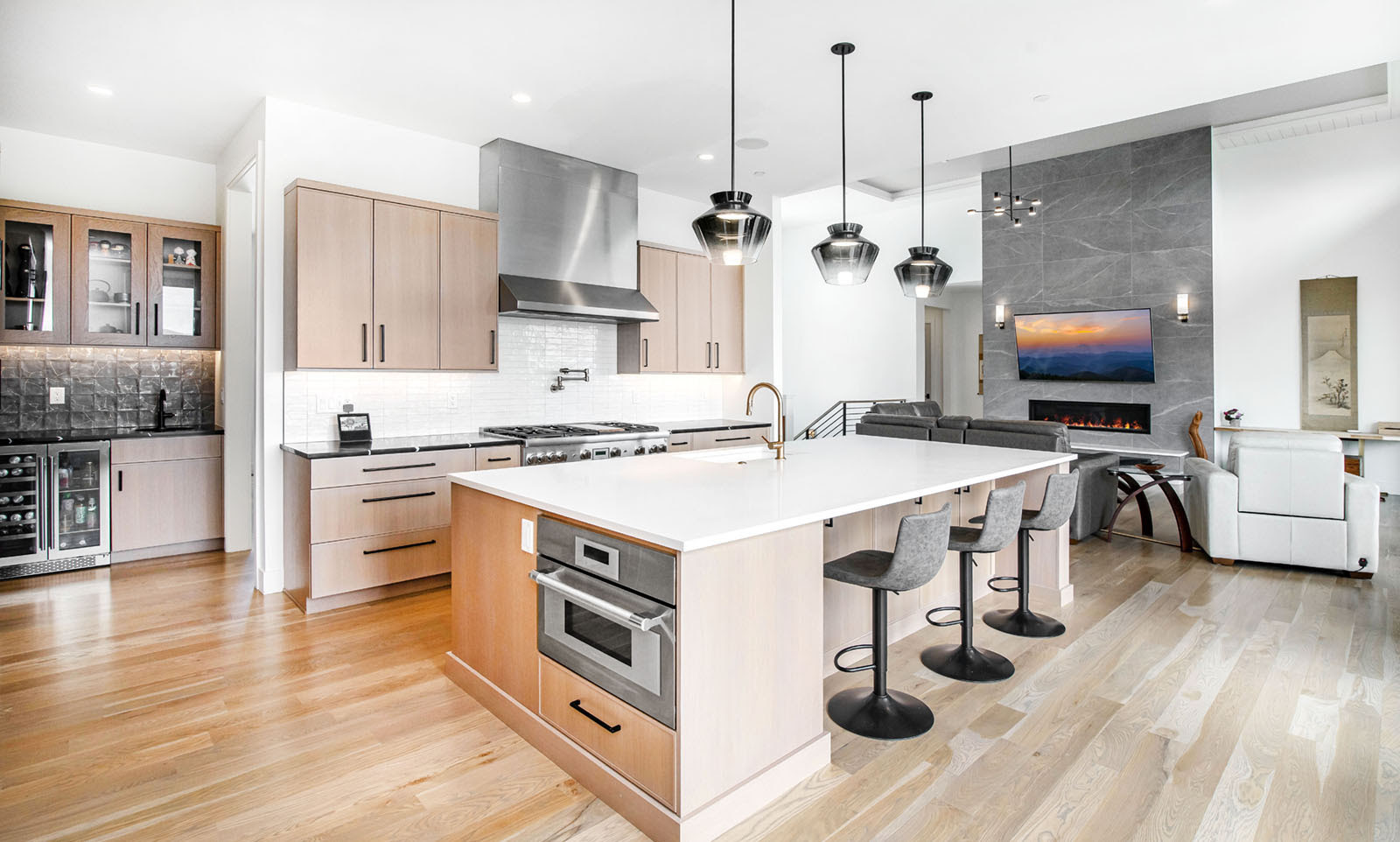 Luxury Property Management Elevating Homes with White Glove Service