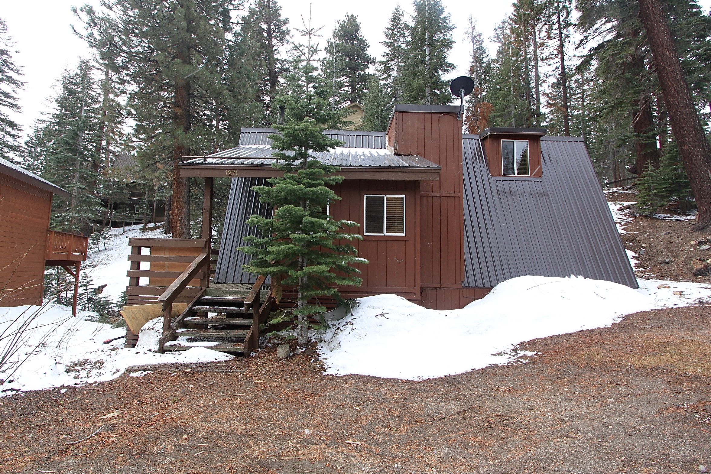 New house for sale next to the Village of Mammoth Lakes! Priced to sell