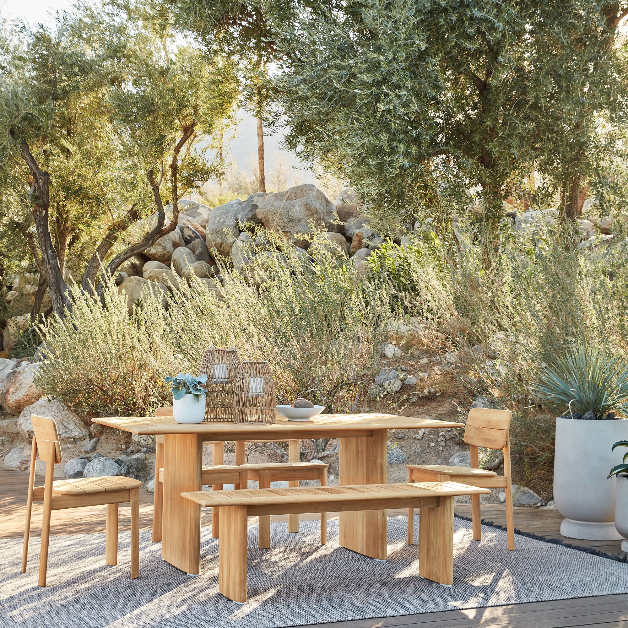 The Ultimate Guide to Outdoor Furniture Materials for Miami's Tropical