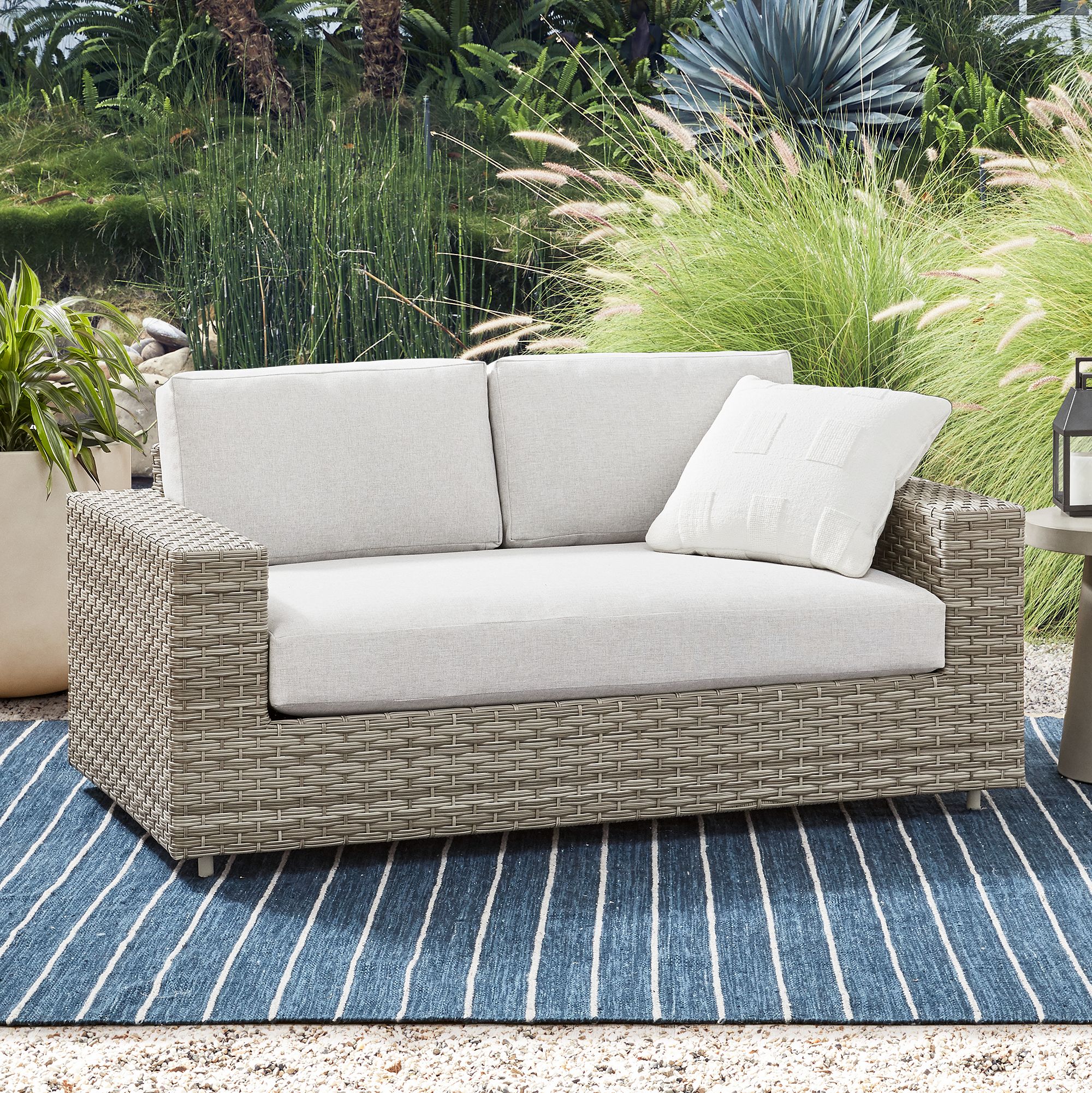 The Ultimate Guide to Outdoor Furniture Materials for Miami's Tropical