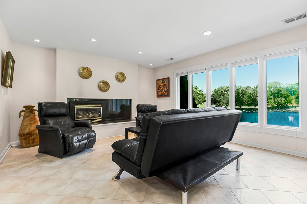 Listing Spotlight 114 NW Hackberry St, Lee's Summit, MO 64064