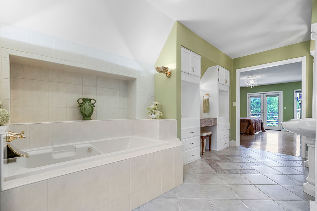 Listing Spotlight 114 NW Hackberry St, Lee's Summit, MO 64064