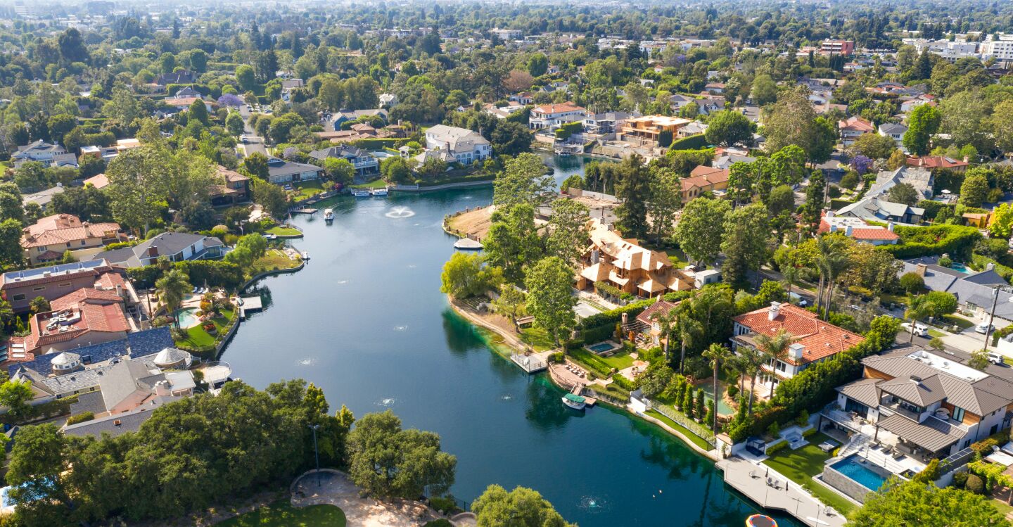 Toluca Lake Neighborhood Details