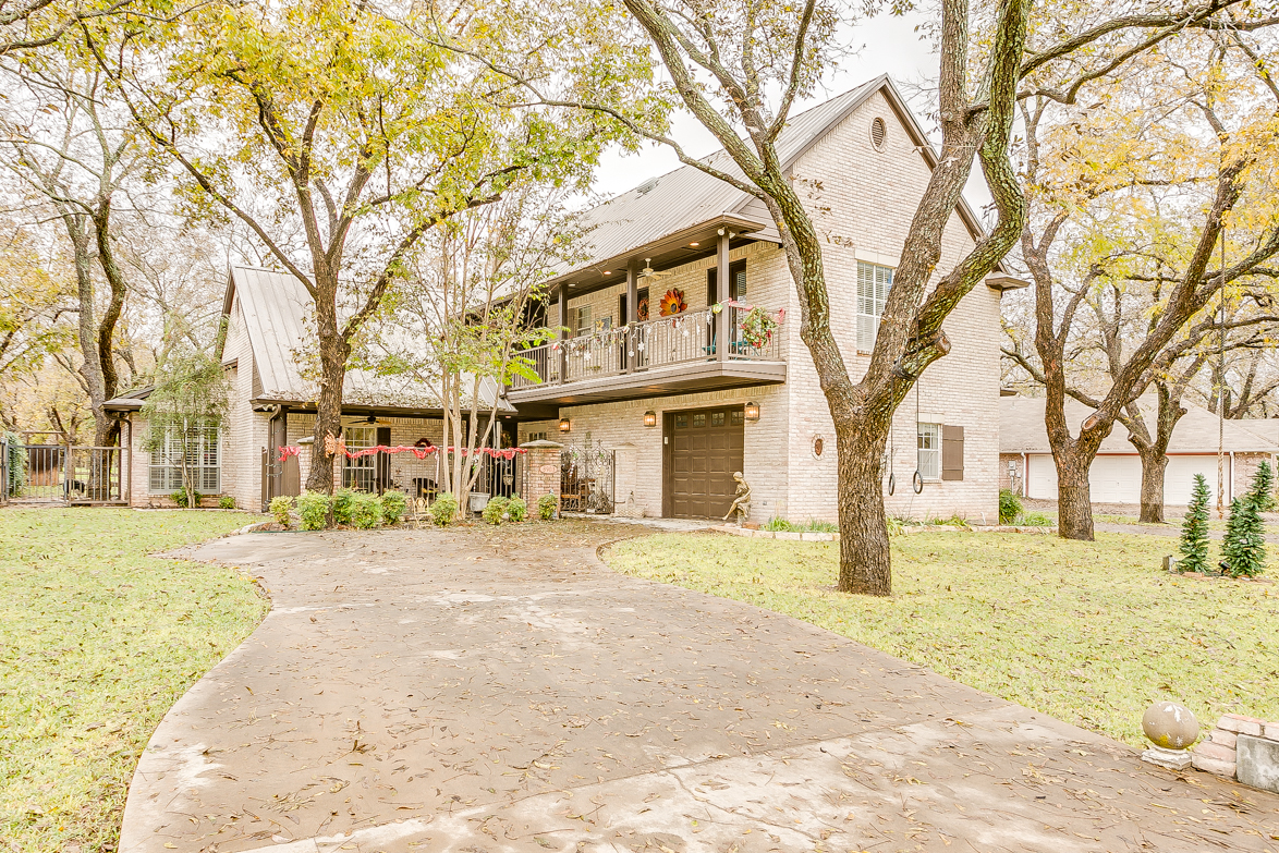 8903 Ravenswood Rd. Granbury TX 76049 Elevate Realty Group