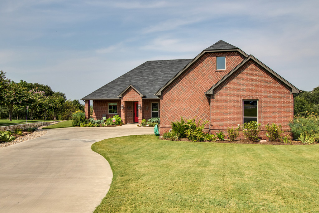 Bentwater On Lake Granbury Beautiful New Listing 1704 Bent Tree Ct.