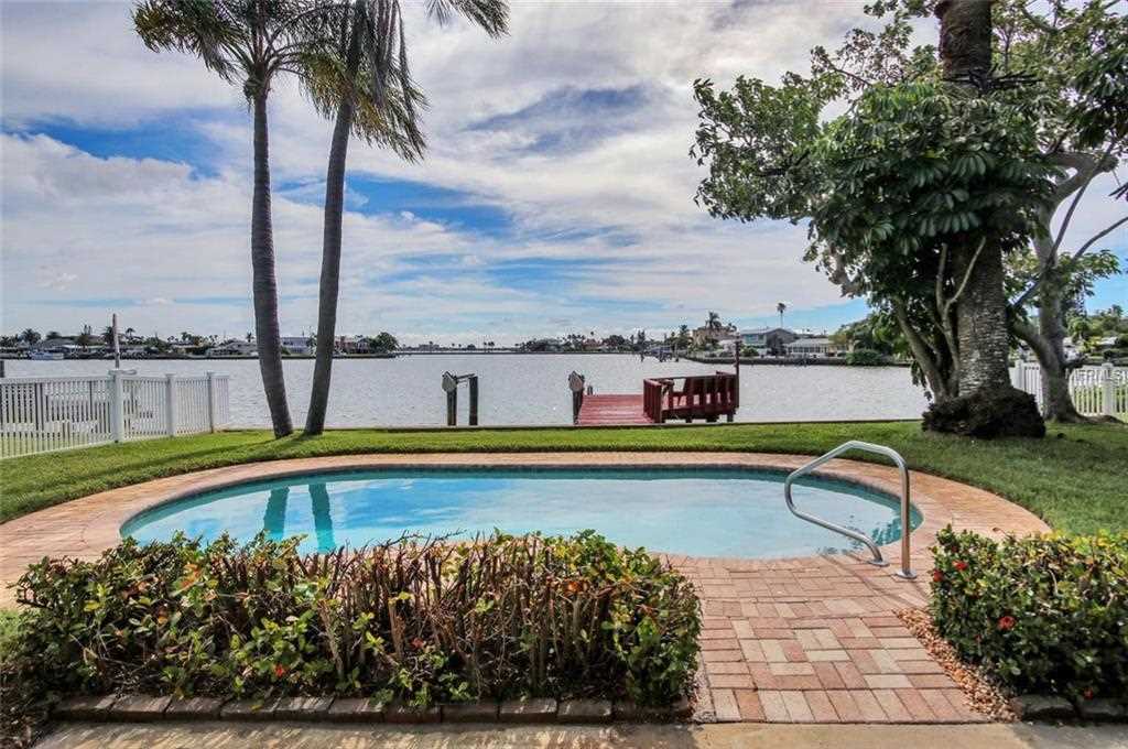 St. Petersburg, FL Homes with Water Views under 700,000