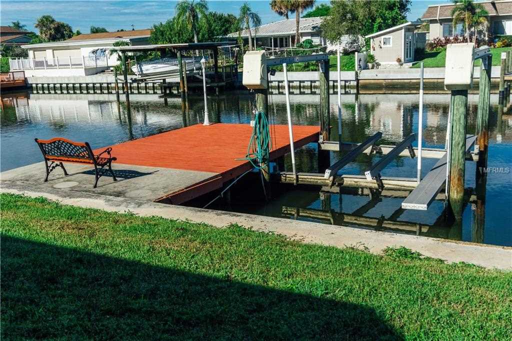 St. Petersburg, FL Homes with Water Views under 700,000