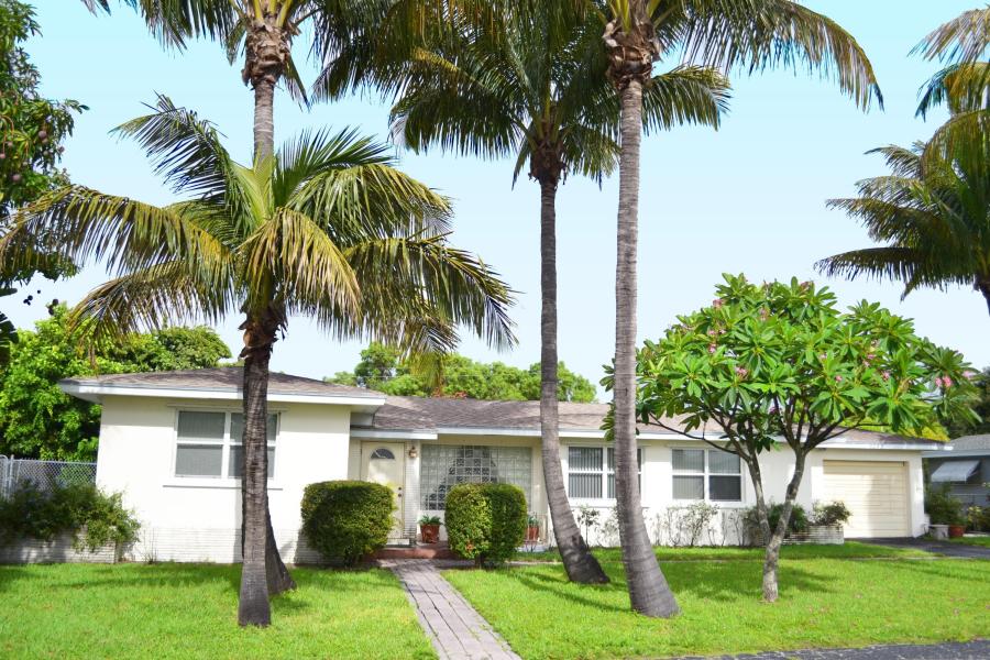 3205 Chapel Hill Boulevard, Boynton Beach, FL 33435 Sold By Top Agents