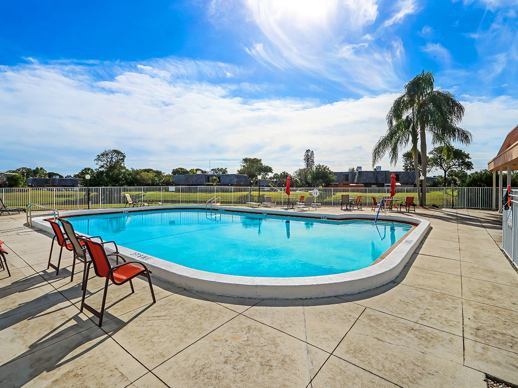 Oakwood Lakes Real Estate and Villas for Sale in Oakwood Lakes